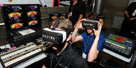 The Wave lets the DJs Show off their Skills in Virtual Reality