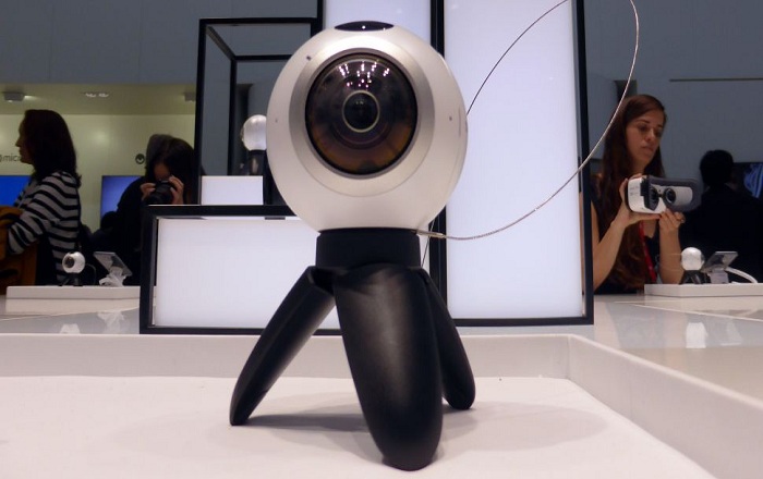 Samsung Gear 360 Review: A Superbly Easy to Handle VR Camera