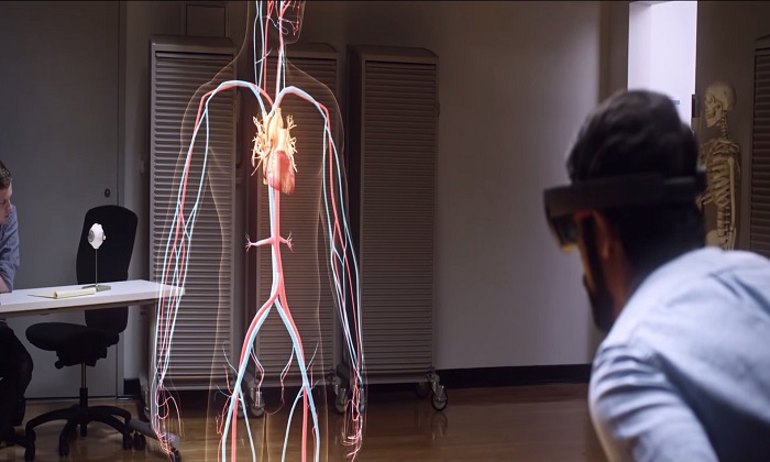 Medical Students to Drop Heavy Books and Adopt VR Human Anatomy